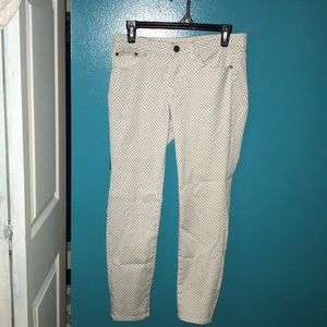 White dotted pants 🤩.